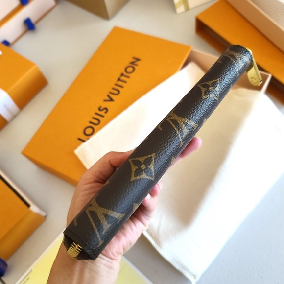 Louis Vuitton Zippy Wallet - Picture 4 of 15